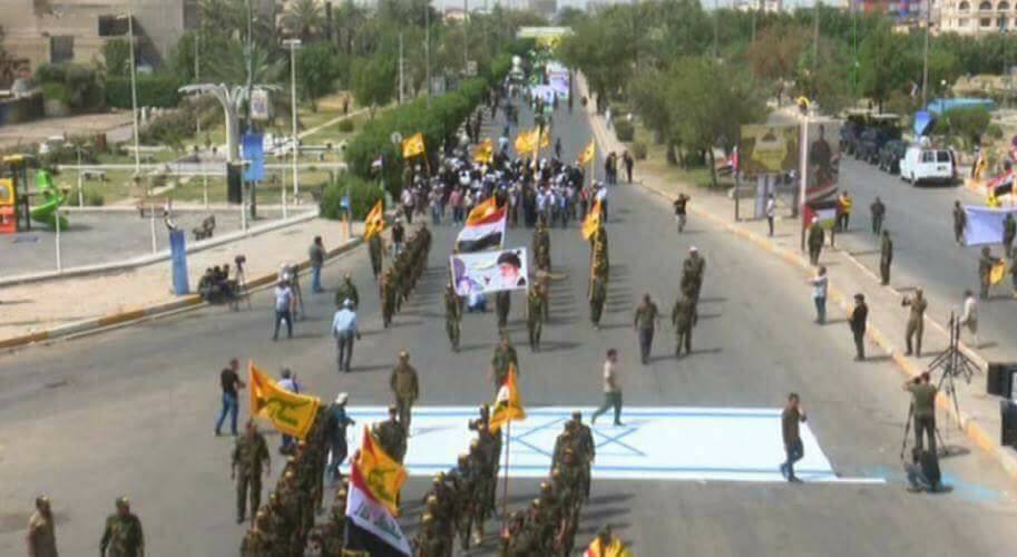 مقاتلون شيعة خلال مسيرة بمناسبة 